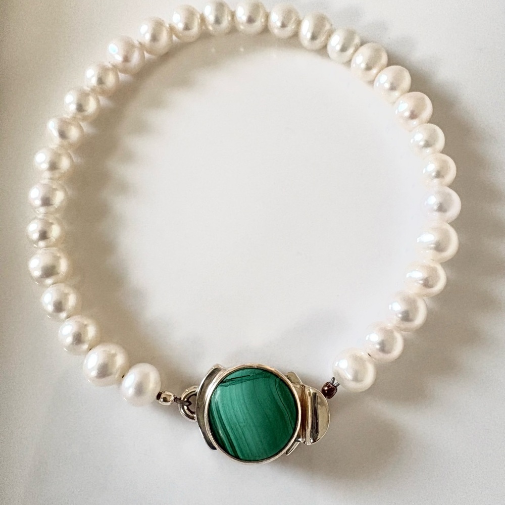 Sterling Silver Real Pearl Bracelet with Green Malachite Centerpiece